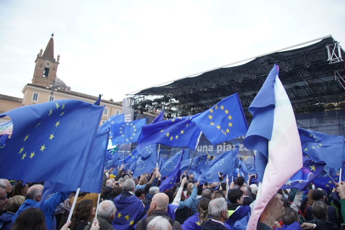 Eu03.