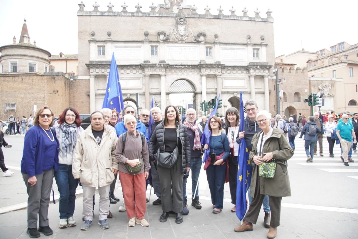 Eu08.